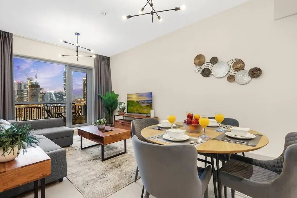 Chic City Apartment In Dubai Gym, Pool, And Free Parking