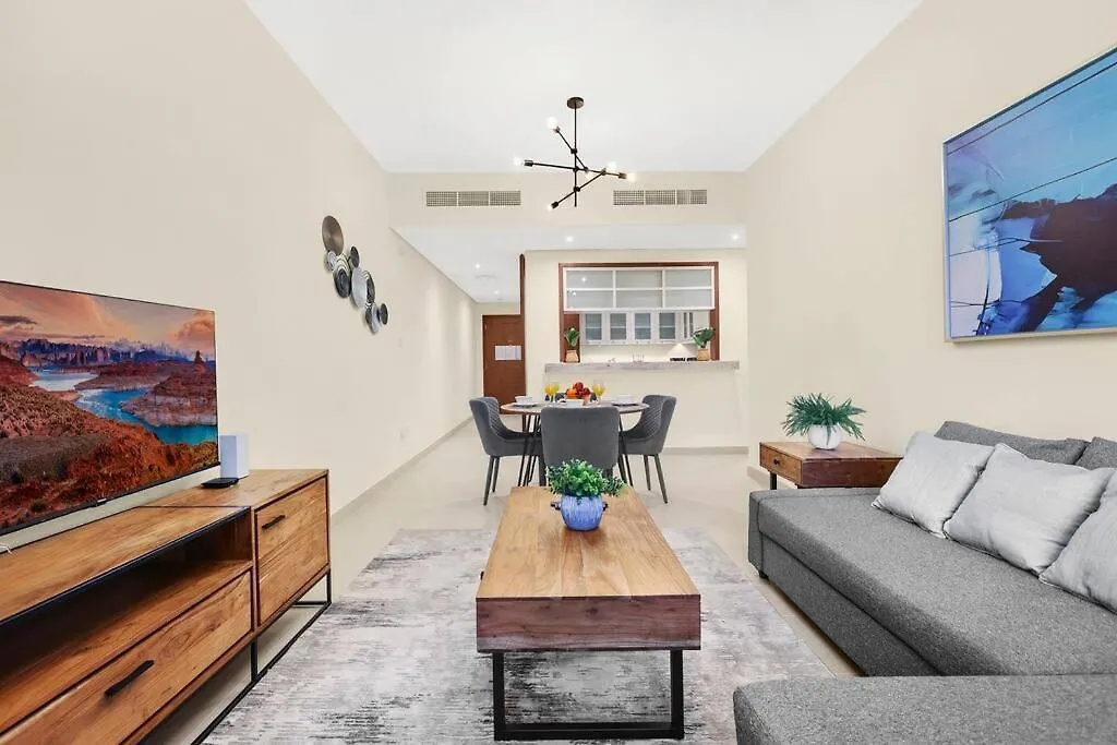 Chic City Apartment In Dubai Gym, Pool, And Free Parking