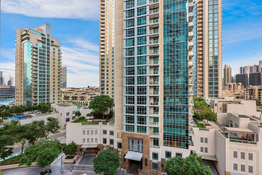 Chic City Apartment In Dubai Gym, Pool, And Free Parking